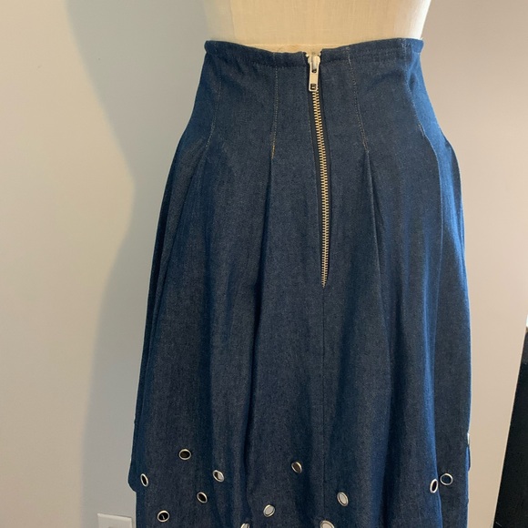 Ladies High Fashion Denim Skirt - Picture 8 of 8